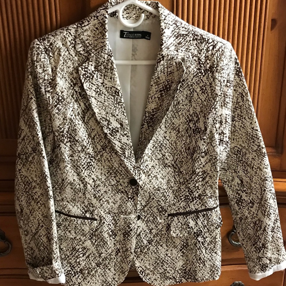 New York & Co python print blazer. Never worn. HOT